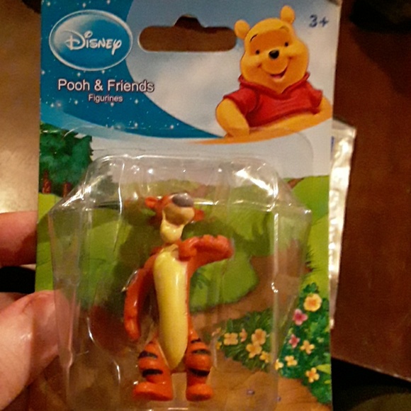 NEW IN PACKAGES, WINNIE  THE  POOH ITEMS. - Picture 3 of 7